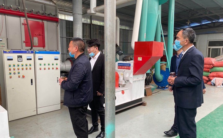 参观秸秆颗?；呦殖〔僮髑榭?jpg