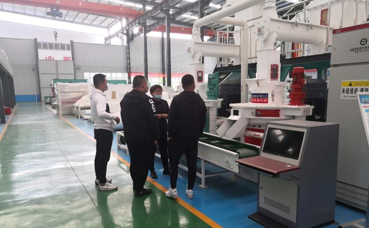 鄂尔多斯客户考察木屑颗?；?jpg