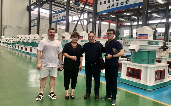 俄罗斯客户考察山东金格瑞颗?；?jpg