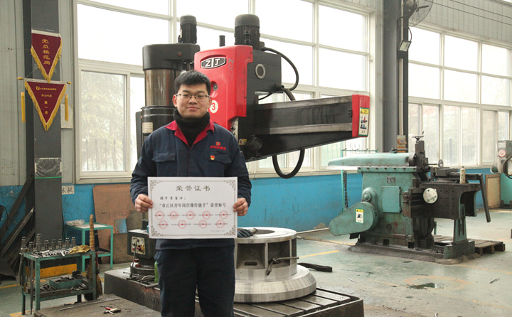 景重洋获得“济南市章丘区青年岗位操作能手”.JPG 景重洋获得“济南市章丘区青年岗位操作能手”.JPG