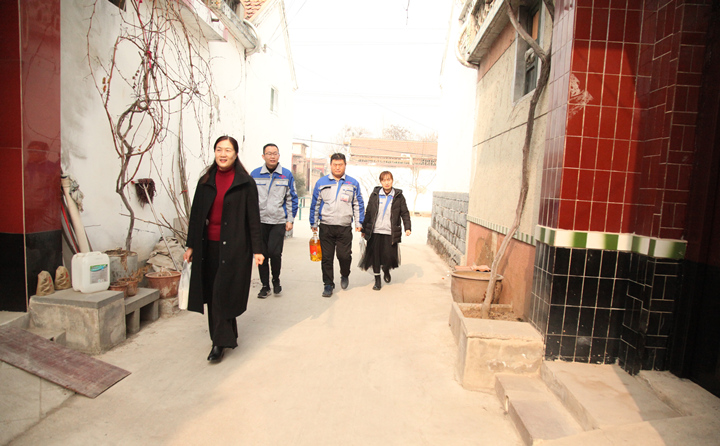 真情暖人心 山东金格瑞慰问困难职工.jpg 真情暖人心 山东金格瑞慰问困难职工.jpg