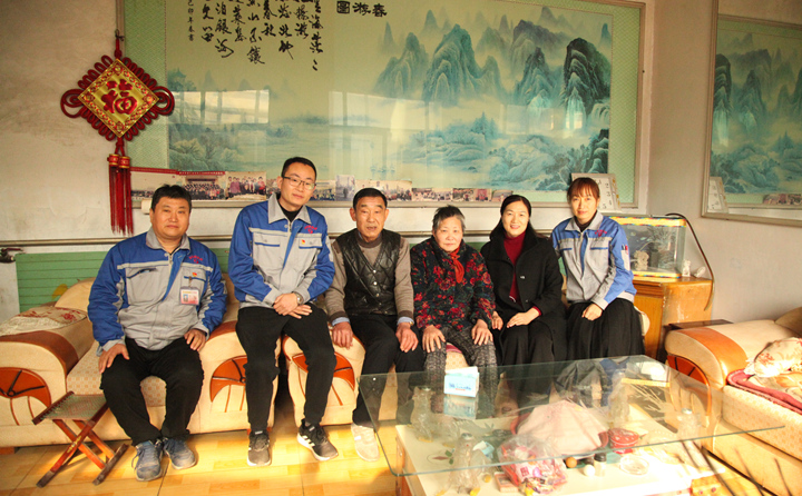 山东金格瑞慰问困难职工.JPG 山东金格瑞慰问困难职工.JPG