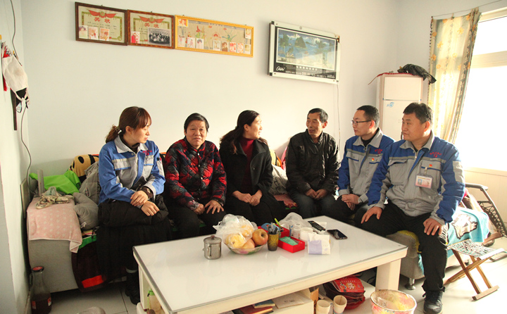 山东金格瑞慰问困难职工.JPG 山东金格瑞慰问困难职工.JPG