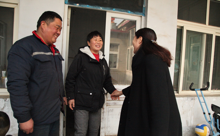 山东金格瑞慰问困难职工.JPG 山东金格瑞慰问困难职工.JPG