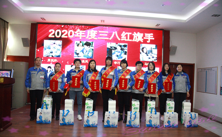 她们来自不同的岗位，有会计员、设计员、颗?；始煸?、办公内勤、仓管员、颗?；墼薄?JPG