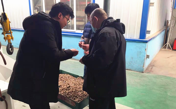 购买木屑制?；?，是为了挣钱，只有良好的颗粒成型率，才会有挣钱的可能.jpg
