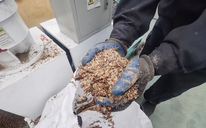 平模饲料颗?；牧?jpg