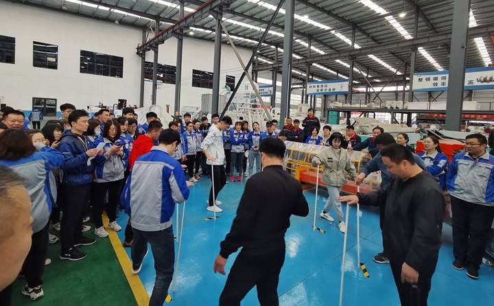 不倒森林比赛.jpg 不倒森林比赛.jpg