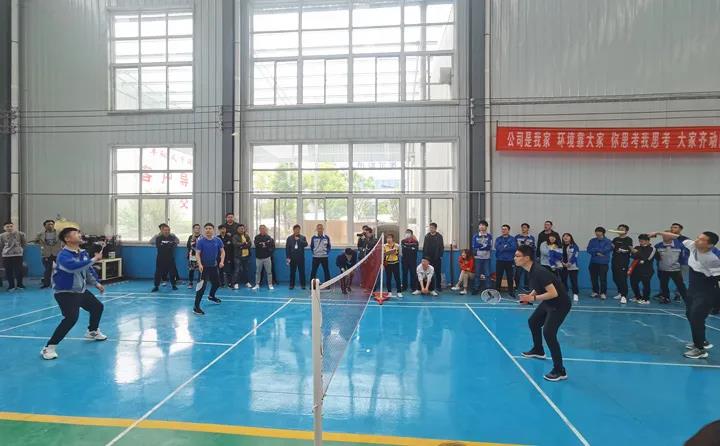 羽毛球比赛.jpg 羽毛球比赛.jpg