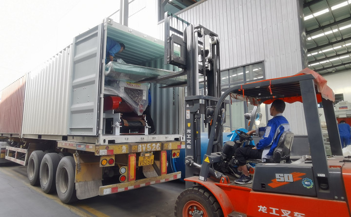 木片粉碎机.jpg 木片粉碎机.jpg