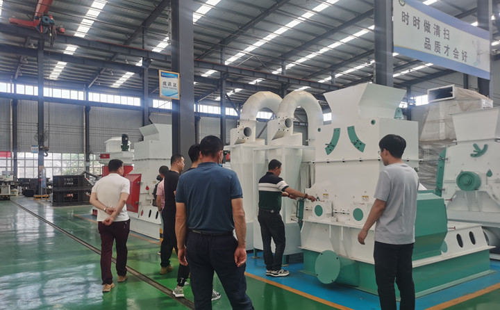 山东金格瑞就迎来了一批特殊的团队---大型木屑颗?；疾焱?jpg