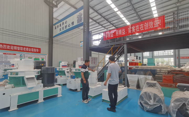 山东金格瑞就迎来了一批特殊的团队---大型木屑颗?；疾焱?jpg