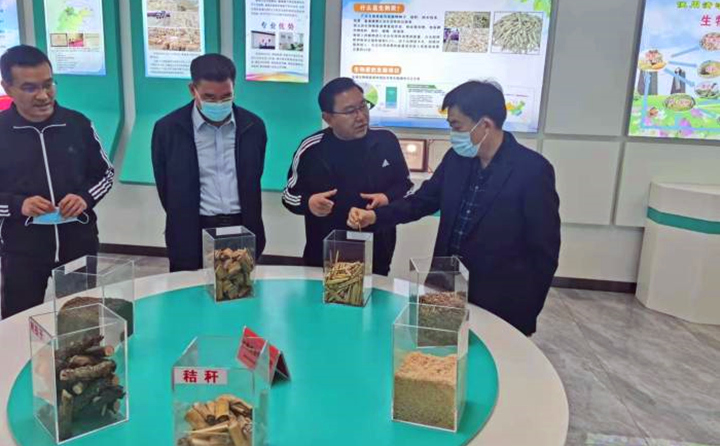 郝吉虎深入了解木屑造?；吖ぷ髑榭龊涂帕；庸さ纳镏试系氖?、储、运和产品的生产、销售、运输等环节