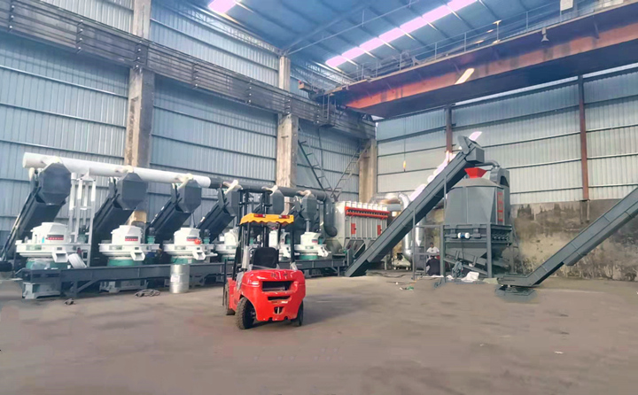 生产线设备：烘干机、滚筒筛、6台860型号木屑造粒机、冷却机、打包机等