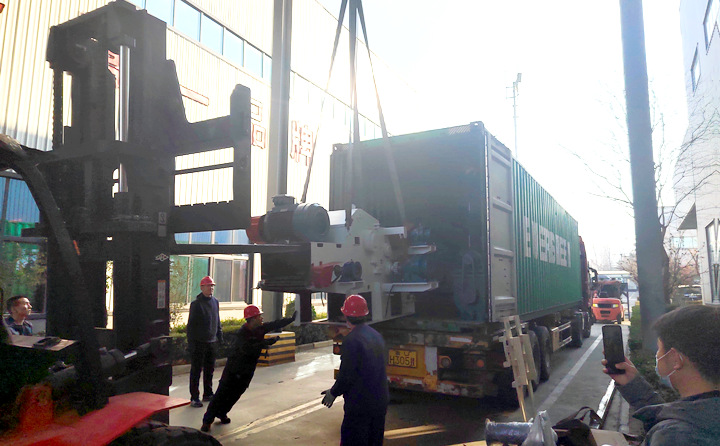 木屑颗?；叻⑼⒐锥兀馐悄瓴?万吨的颗?；呱璞?jpg