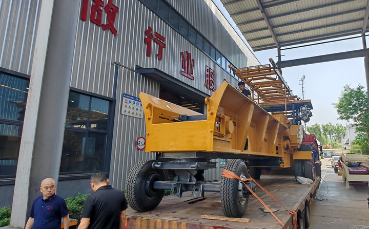 移动式破碎机发货.jpg